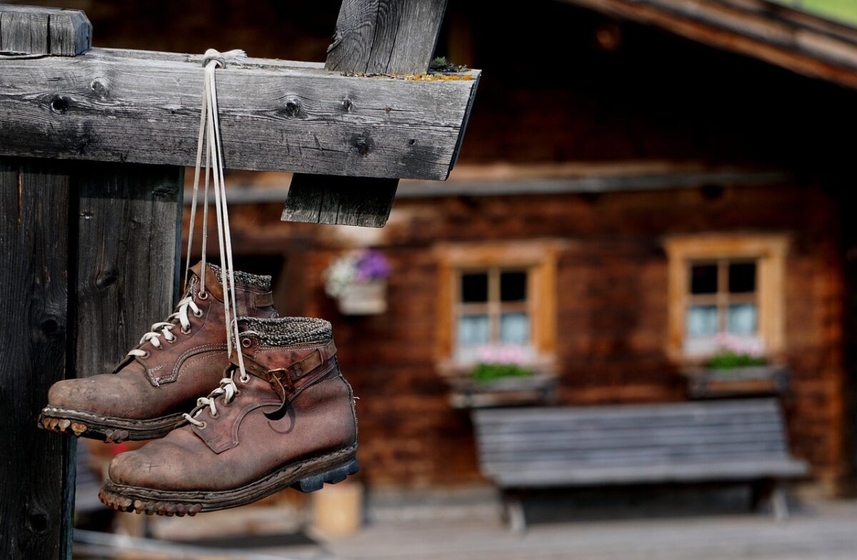 wurliburli-mountain-boots-6323987_1280